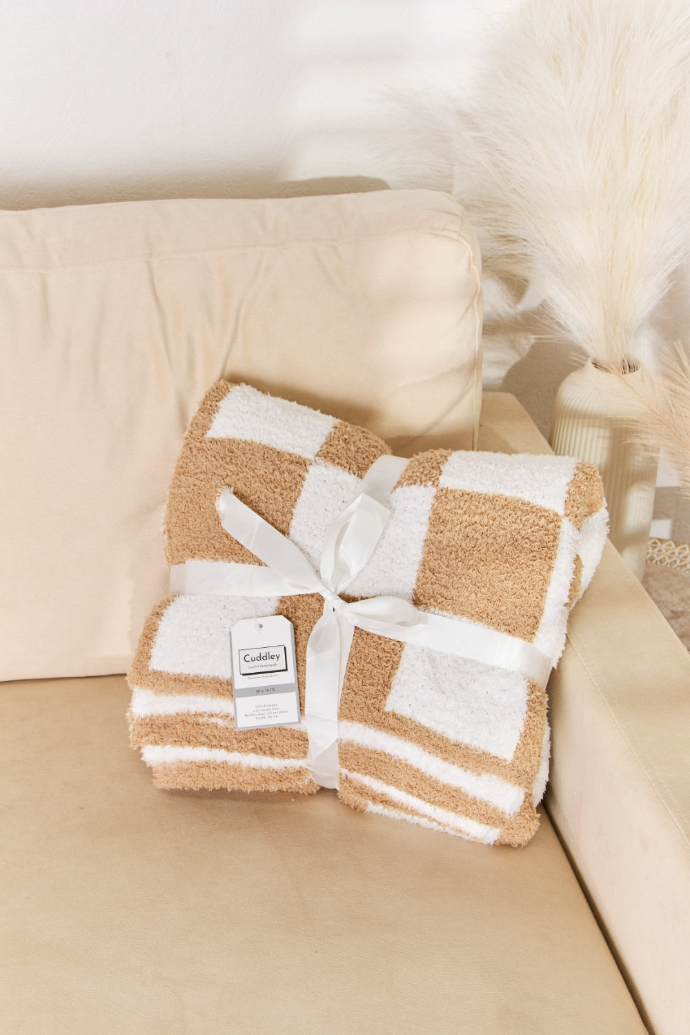 Cuddley Checkered Decorative Throw Blanket